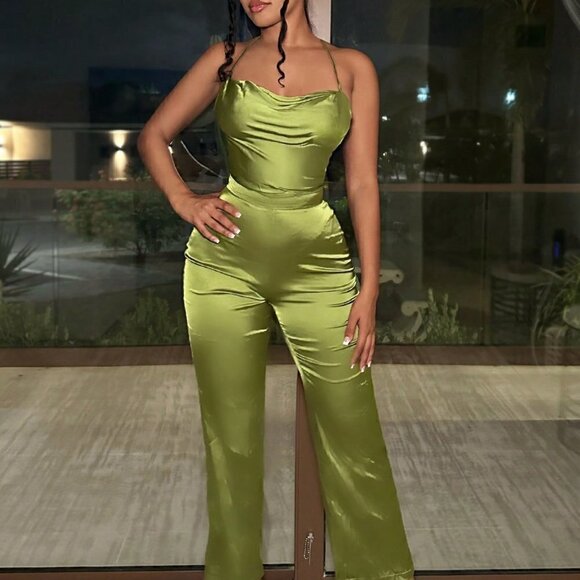 Green Preppy Women's Backless Pleated Jumpsuit - Picture 3 of 5